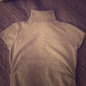 Gorgeous Cashmere Gray Cap-sleeve sweater ❤️